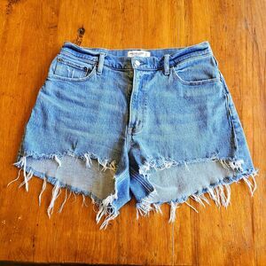 Abercrombie & Fitch Curve Love High Rise 4" Mom Short size 31/12 Denim Cut-Off